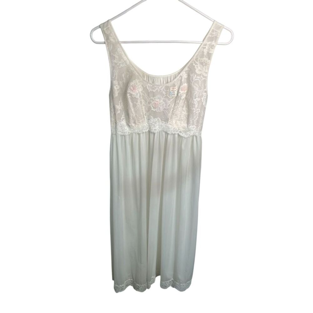 Vanity Fair Vintage Floral Lace Wedding Gown Women's Size 32 Standard White